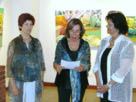 La seora Dunia Molina da la bienvenida a la Alcaldesa Domnguez y a la pintora  Cabrera