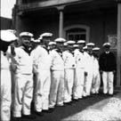 Cadetes en el patio de lo que fue La Escuela Alemana